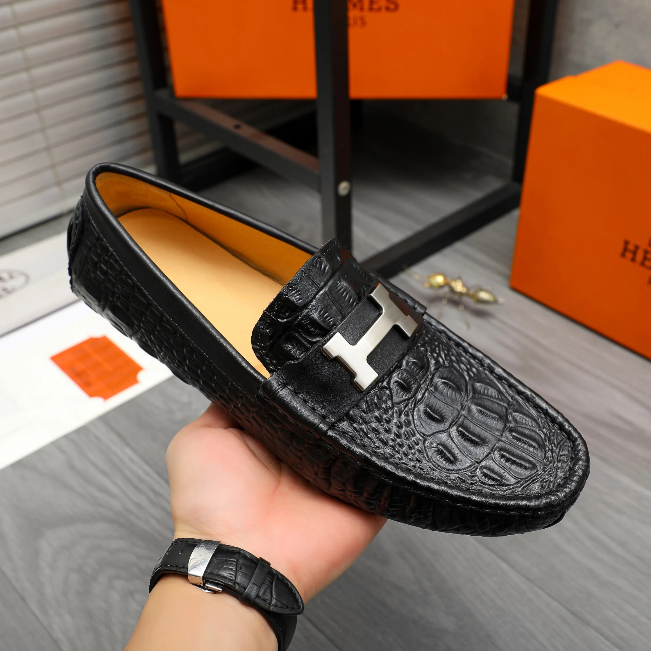 Men's shoes 💰p380 Product trademark: HERMES "Hermes" casual slip-on men's shoes Regular size: 38-45 Product materials: Selected crocodile pattern cowhide upper, pigskin lining, rubber outsole